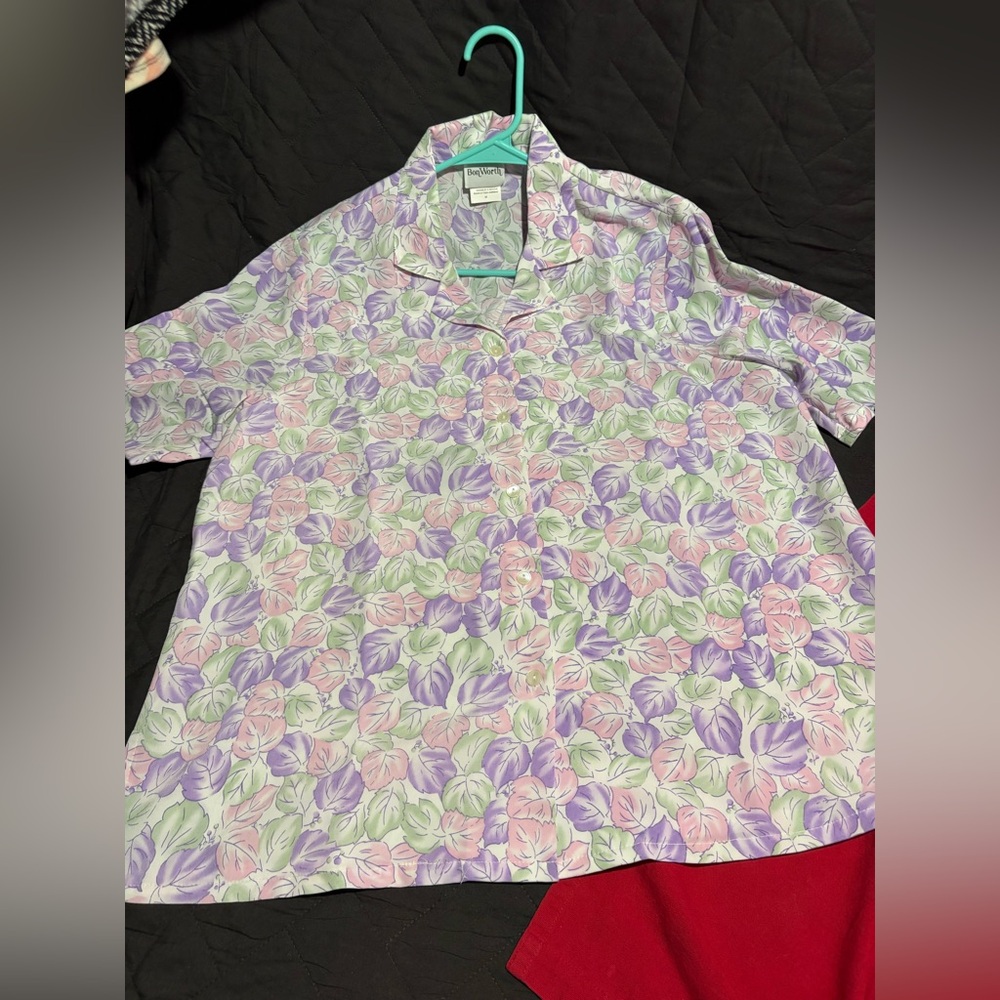 **FREE WHEN ADDED TO BUNDLE BonWorth Pastel Floral Blouse Size Medium